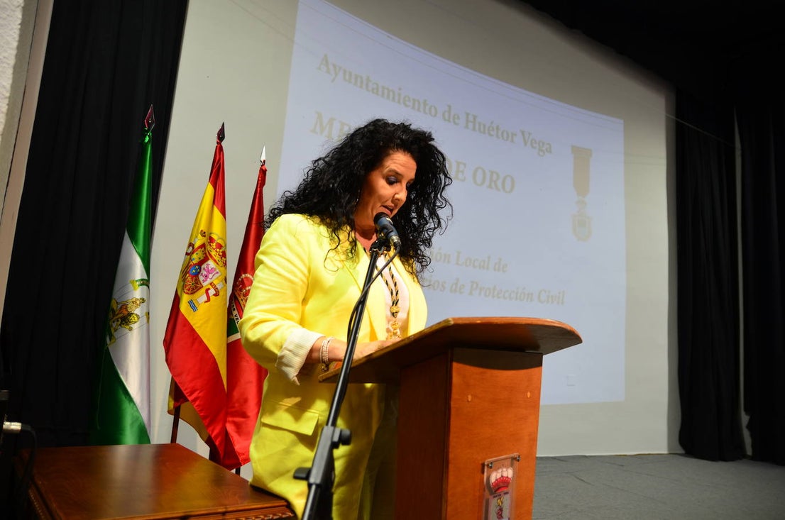 Protección Civil recibe la Medalla de Oro de Huétor Vega