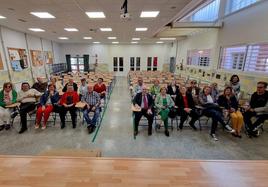 Antiguos compañeros, reunidos en el Comité de Personalidades.