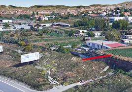 En rojo, el lugar donde se construirá la pasarela de 18 metros de largo desde El Zute.