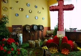 La cruz del Bar La Corría de Huétor Vega se llevó el primer premio el año pasado.