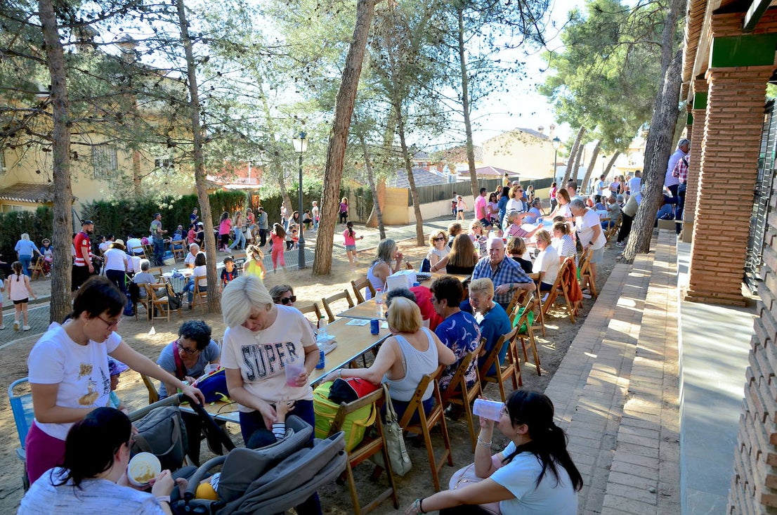'Roar el güevo': tarde multitudinaria en Huétor Vega