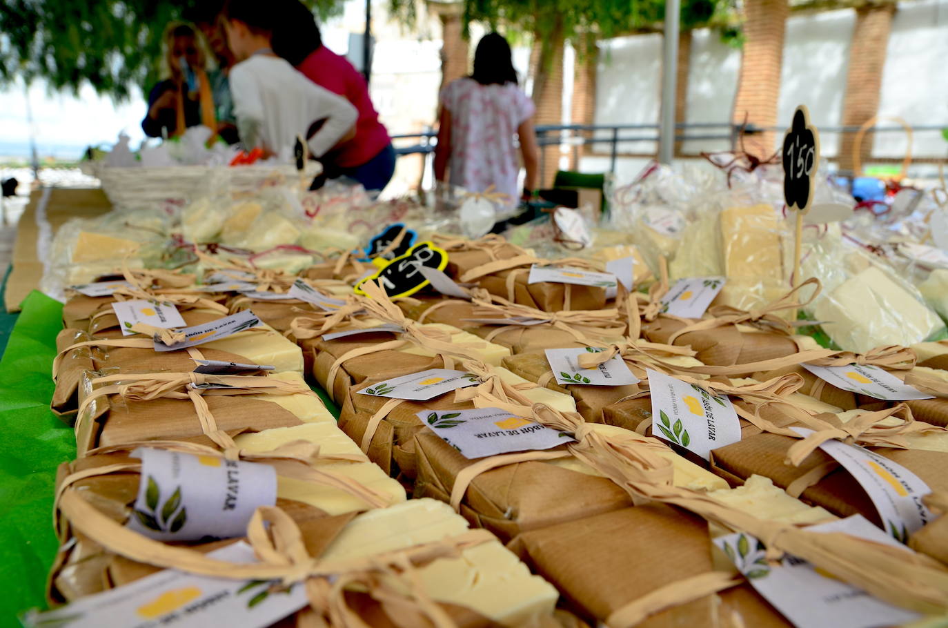 El CEIP Mariana Pineda vende jabones artesanales en Huétor Vega