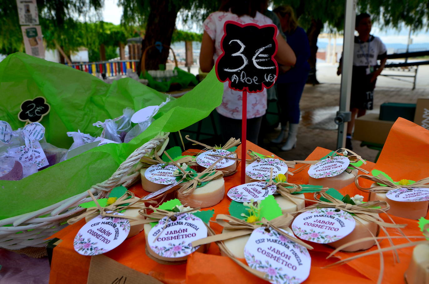 El CEIP Mariana Pineda vende jabones artesanales en Huétor Vega