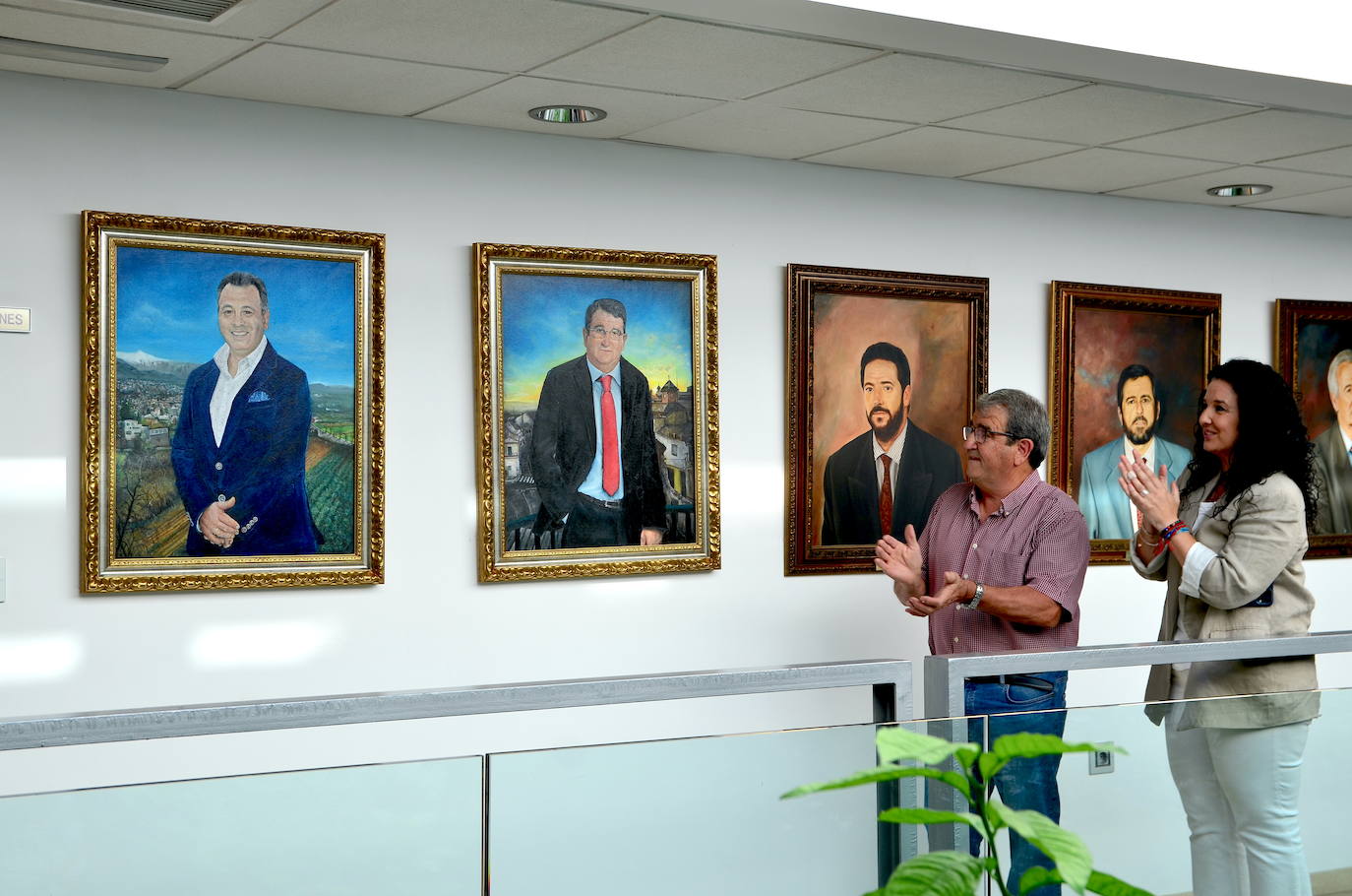 Los retratos de Mariano Molina y Plácido Hurtado se unen a la galería de alcaldes de Huétor Vega