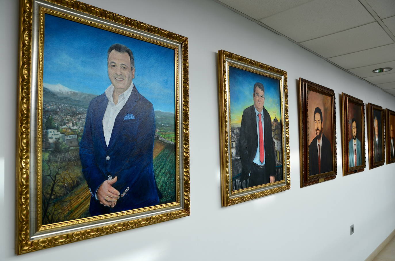 Los retratos de Mariano Molina y Plácido Hurtado se unen a la galería de alcaldes de Huétor Vega