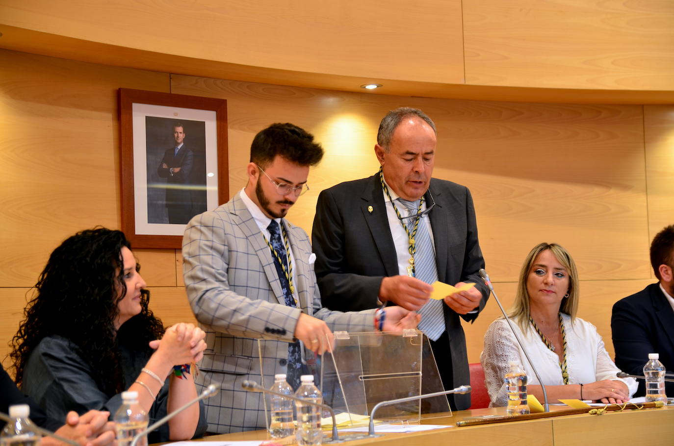 El pleno de investidura de Huétor Vega, desde dentro