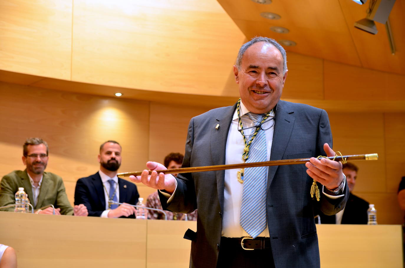 El pleno de investidura de Huétor Vega, desde dentro