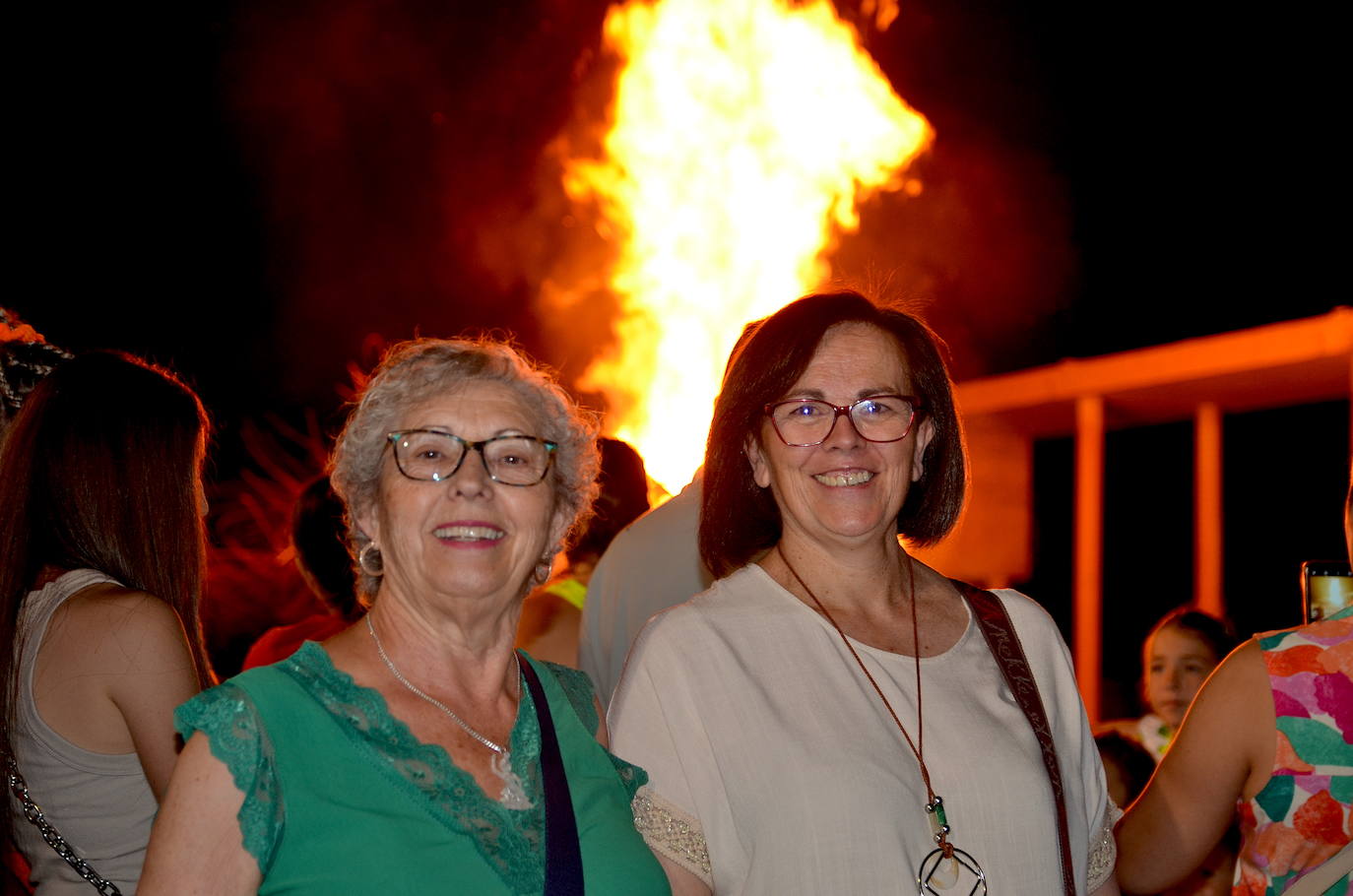 La Hoguera de San Juan eleva la felicidad en Huétor Vega
