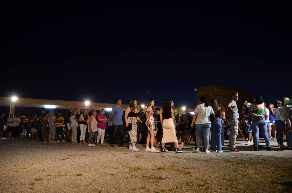 La Hoguera de San Juan eleva la felicidad en Huétor Vega