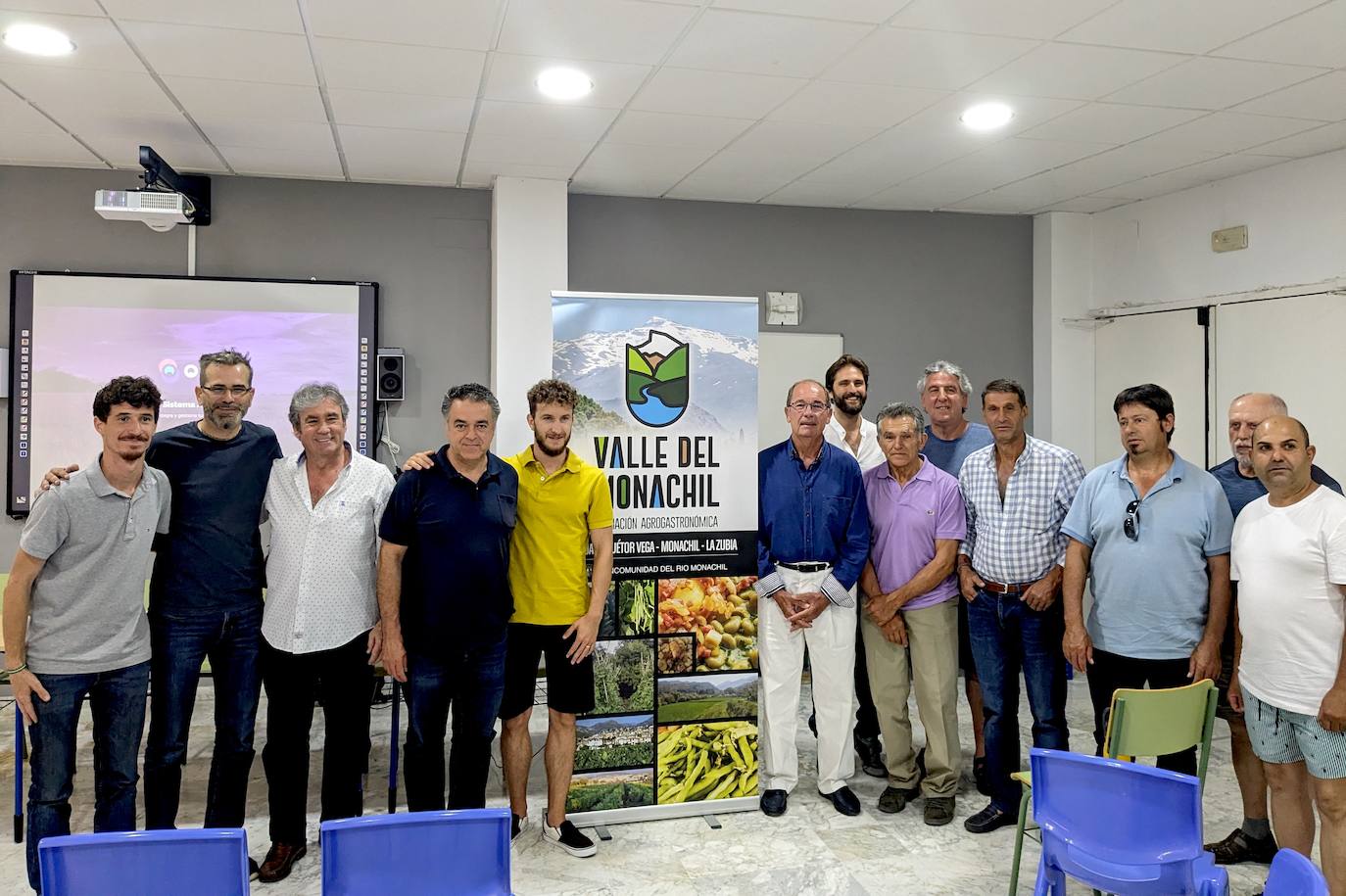 Reciente encuentro con representantes políticos y empresariales de la zona.