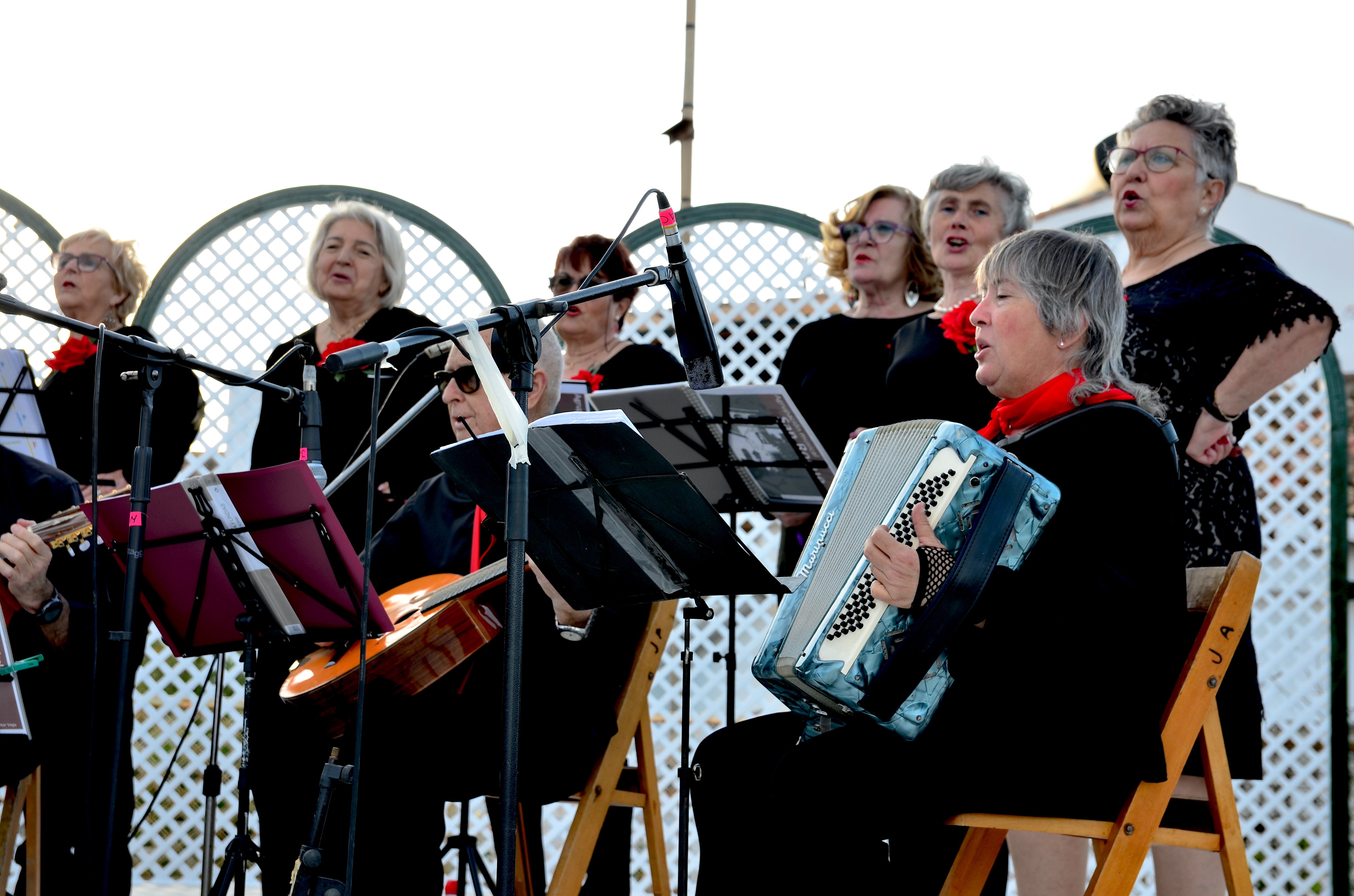 La Rondalla San Roque de Huétor Vega vuelve a la plaza Abdal Malik.
