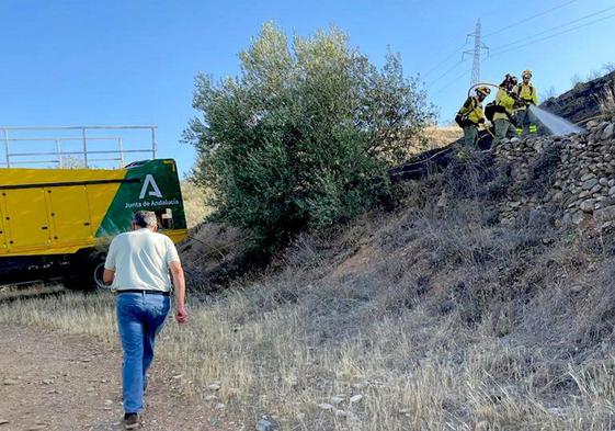 El alcalde de Huétor Vega, personándose en el lugar.