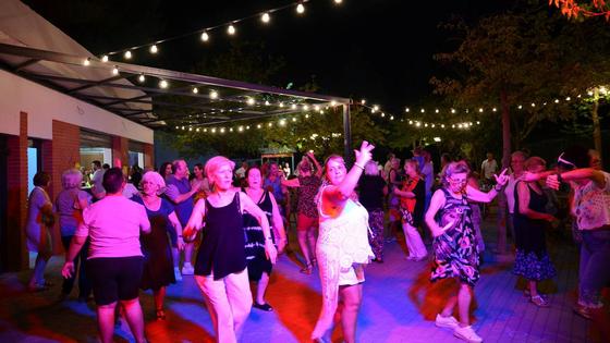 Huétor Vega baila en su Verbena de Verano
