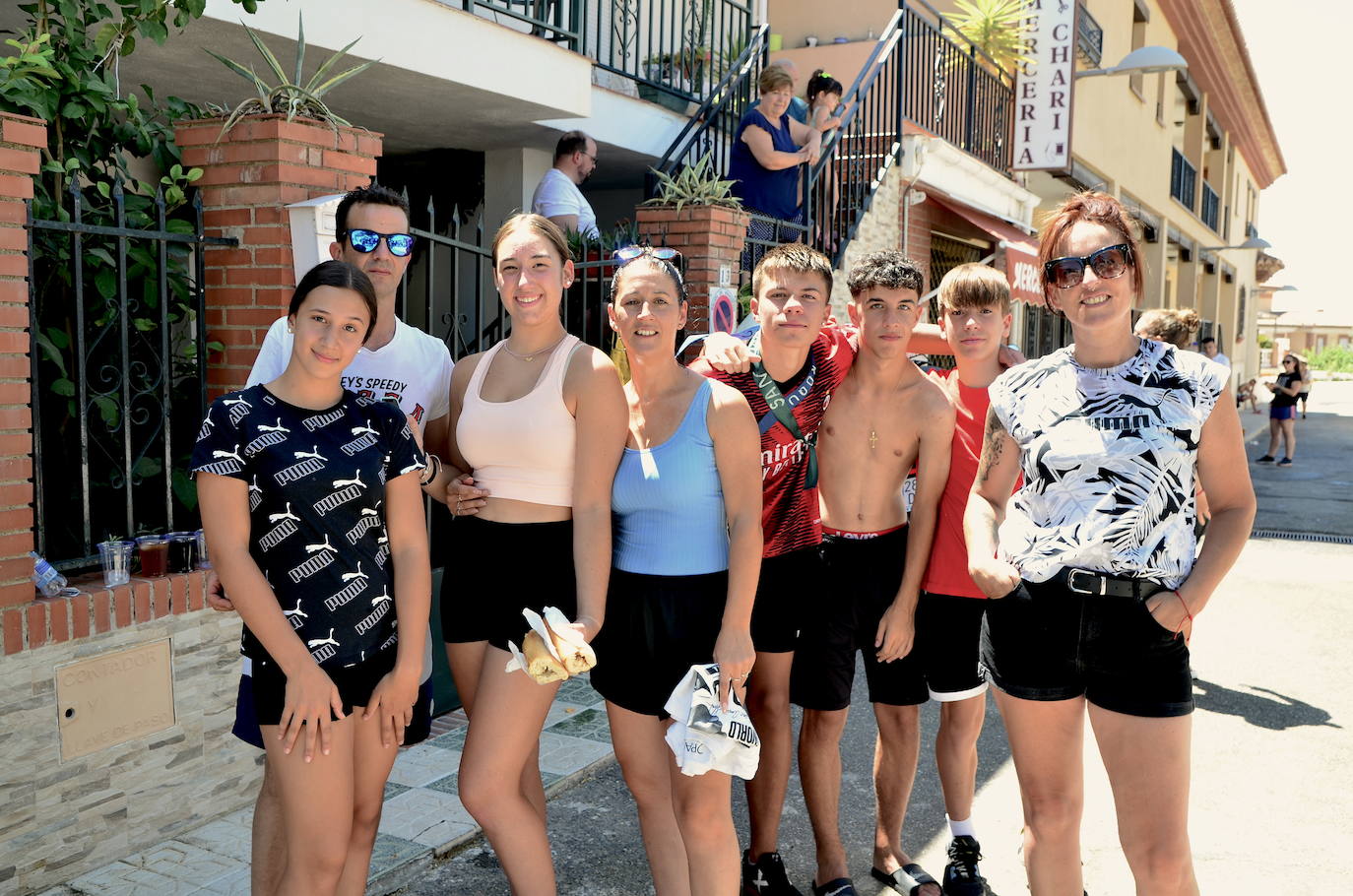 San Roque humedece el barrio de Caicena de Huétor Vega