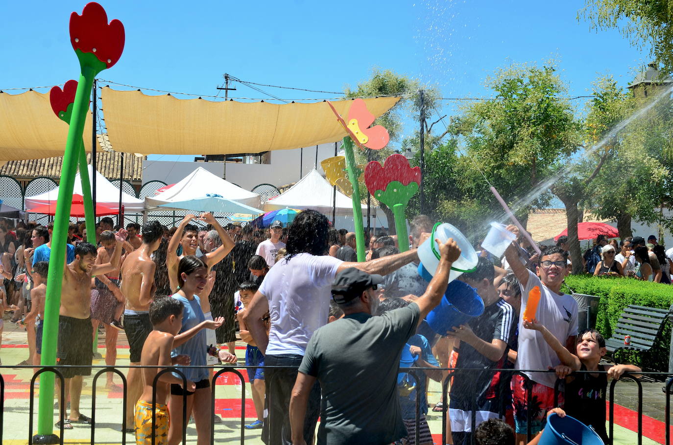 San Roque humedece el barrio de Caicena de Huétor Vega