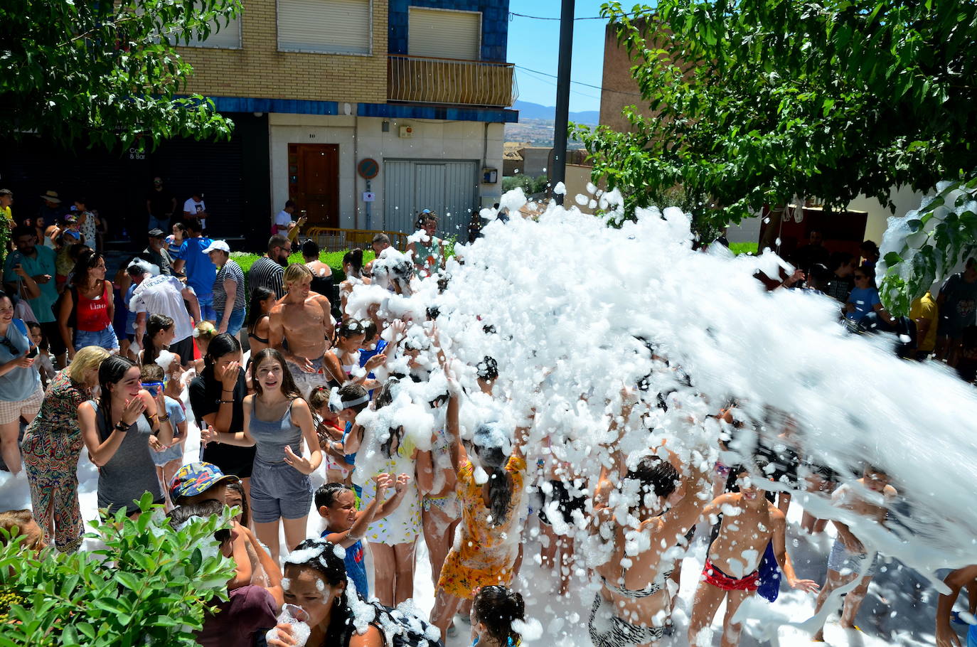 San Roque humedece el barrio de Caicena de Huétor Vega