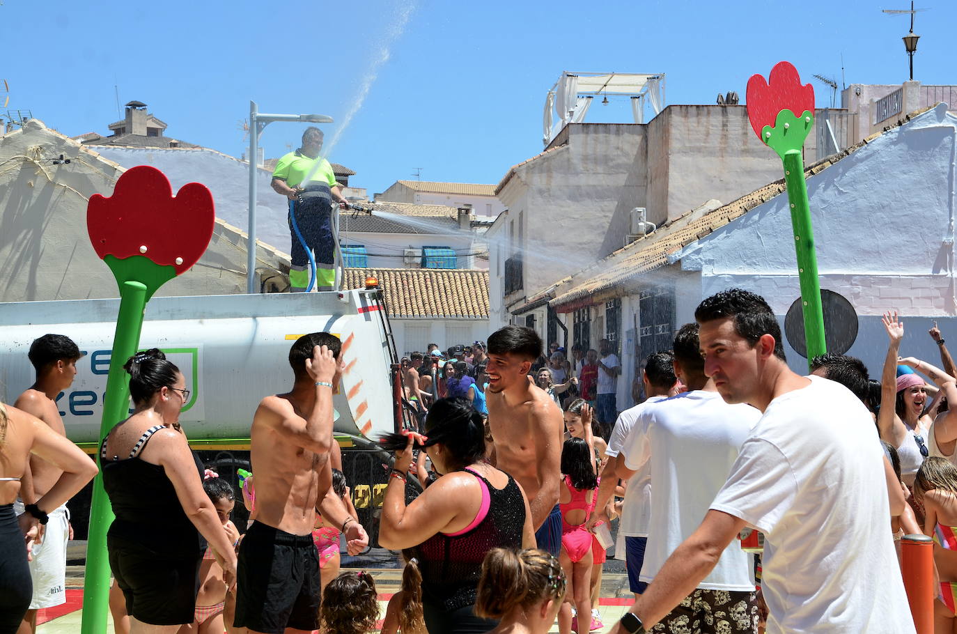 San Roque humedece el barrio de Caicena de Huétor Vega