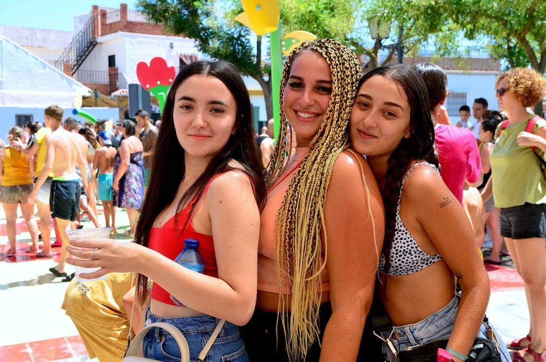 San Roque humedece el barrio de Caicena de Huétor Vega