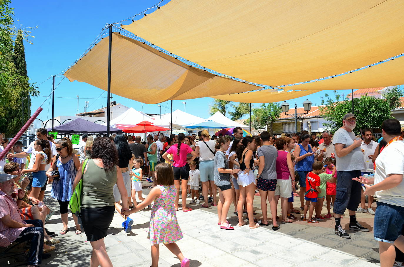 San Roque humedece el barrio de Caicena de Huétor Vega
