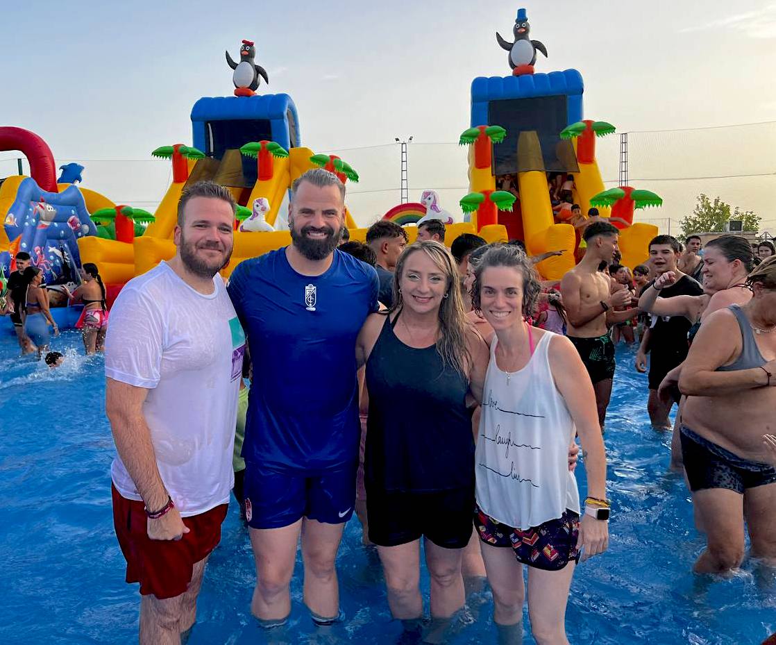 Huétor Vega se refresca en el 'Aqua Jungla Park'