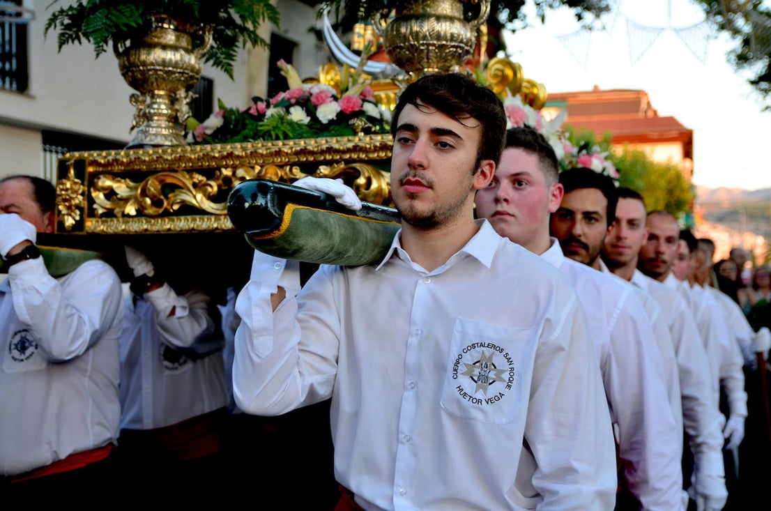 Procesión en honor a San Roque y la Virgen del Rosario en Huétor Vega