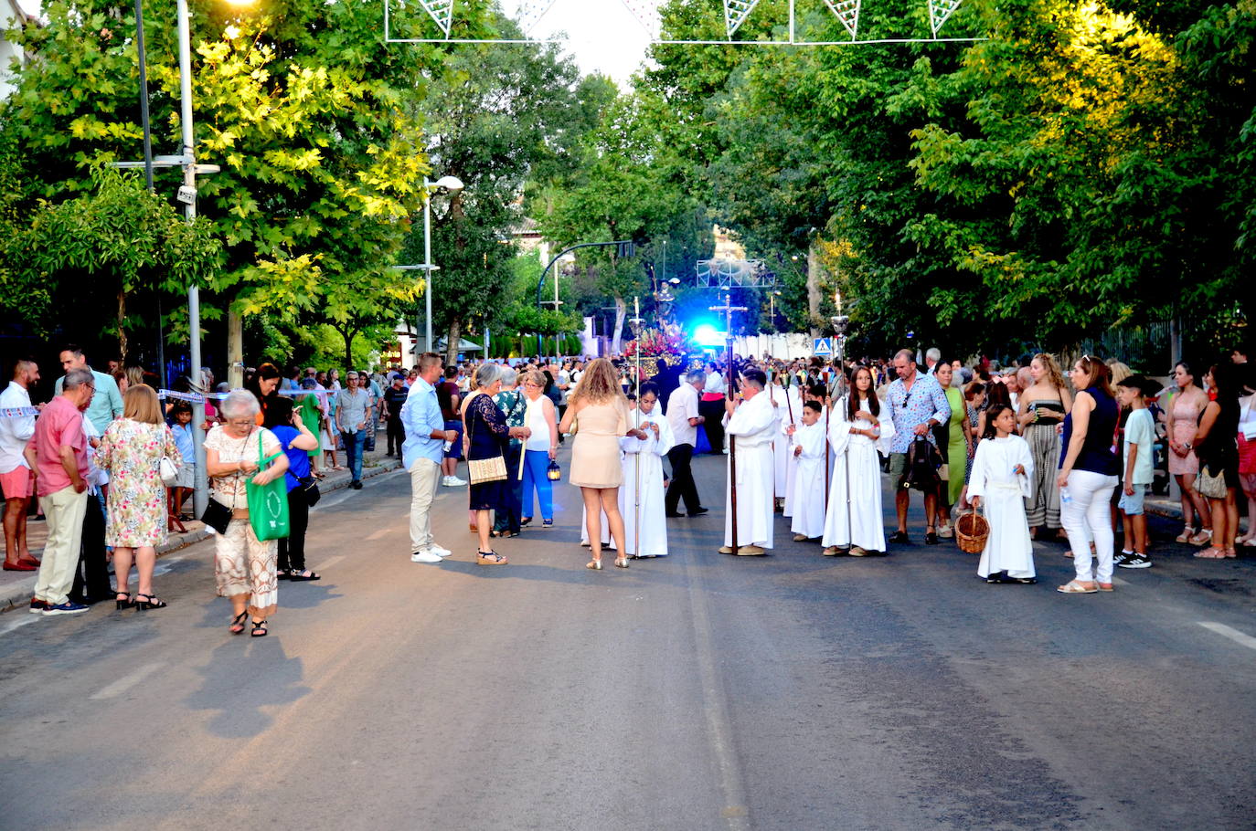 Procesión en honor a San Roque y la Virgen del Rosario en Huétor Vega