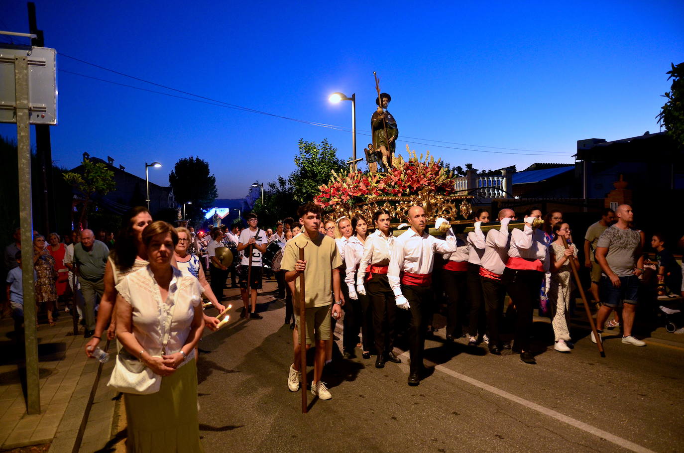 Procesión en honor a San Roque y la Virgen del Rosario en Huétor Vega