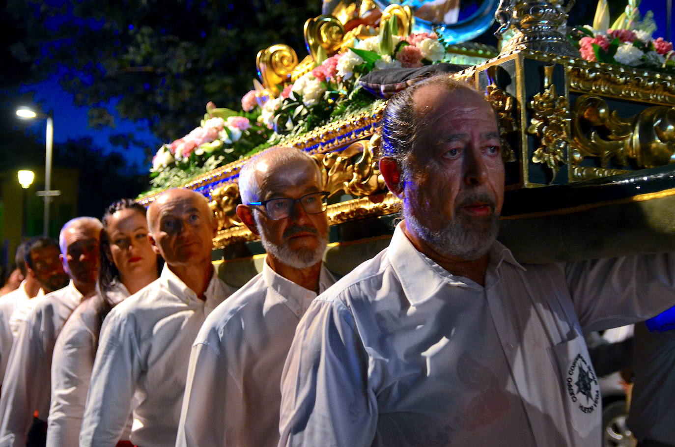 Procesión en honor a San Roque y la Virgen del Rosario en Huétor Vega