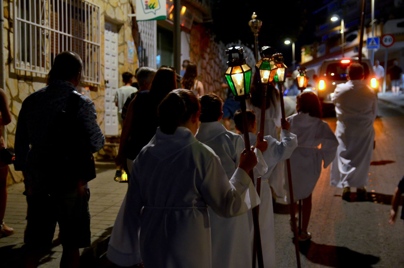 Procesión en honor a San Roque y la Virgen del Rosario en Huétor Vega