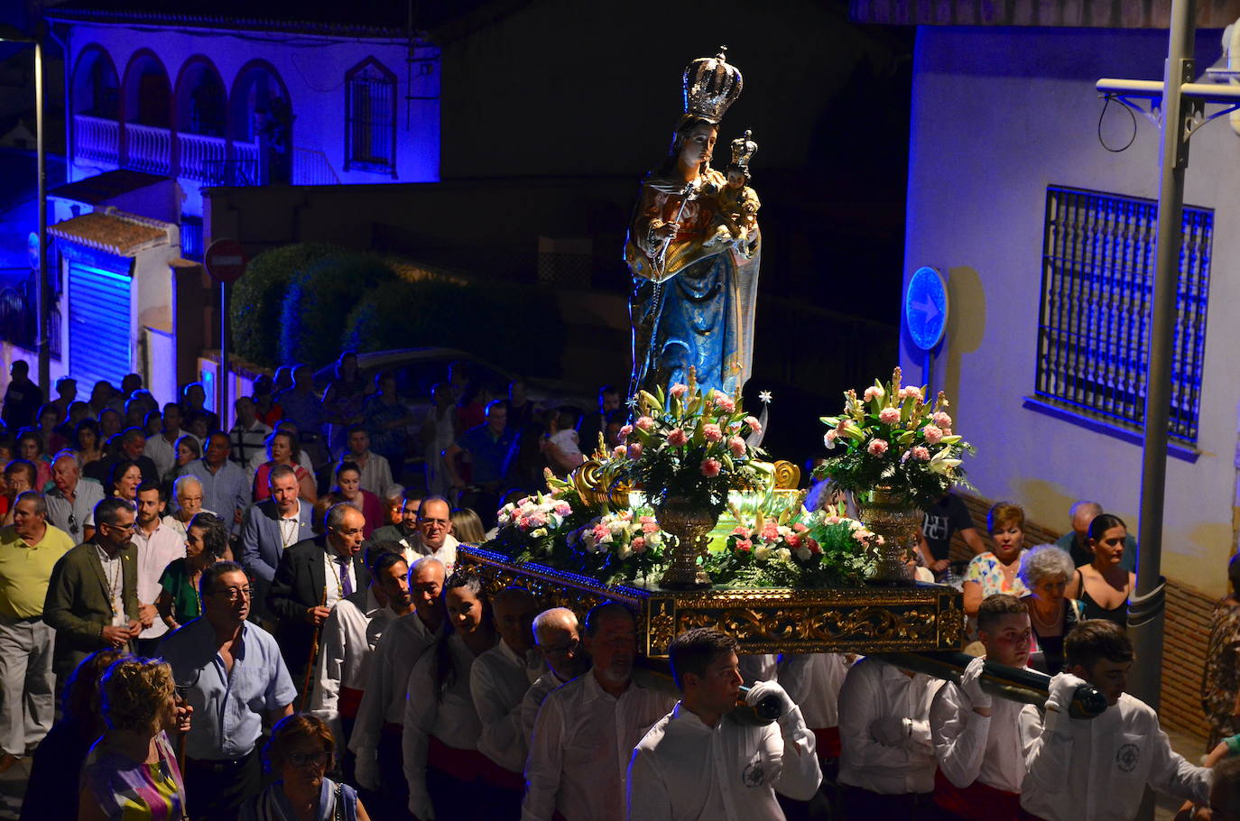 Procesión en honor a San Roque y la Virgen del Rosario en Huétor Vega