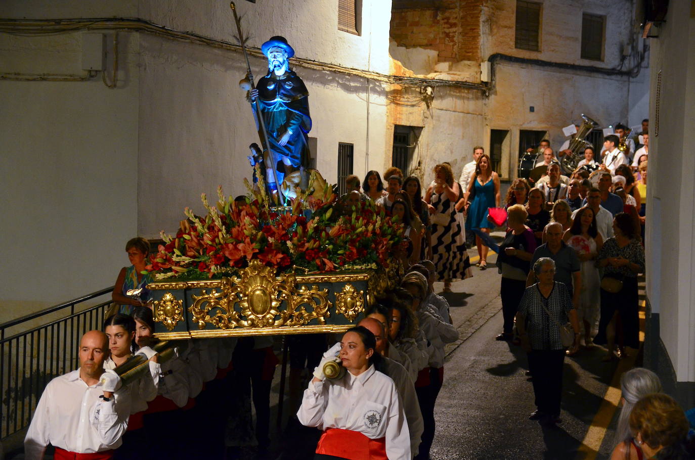 Procesión en honor a San Roque y la Virgen del Rosario en Huétor Vega