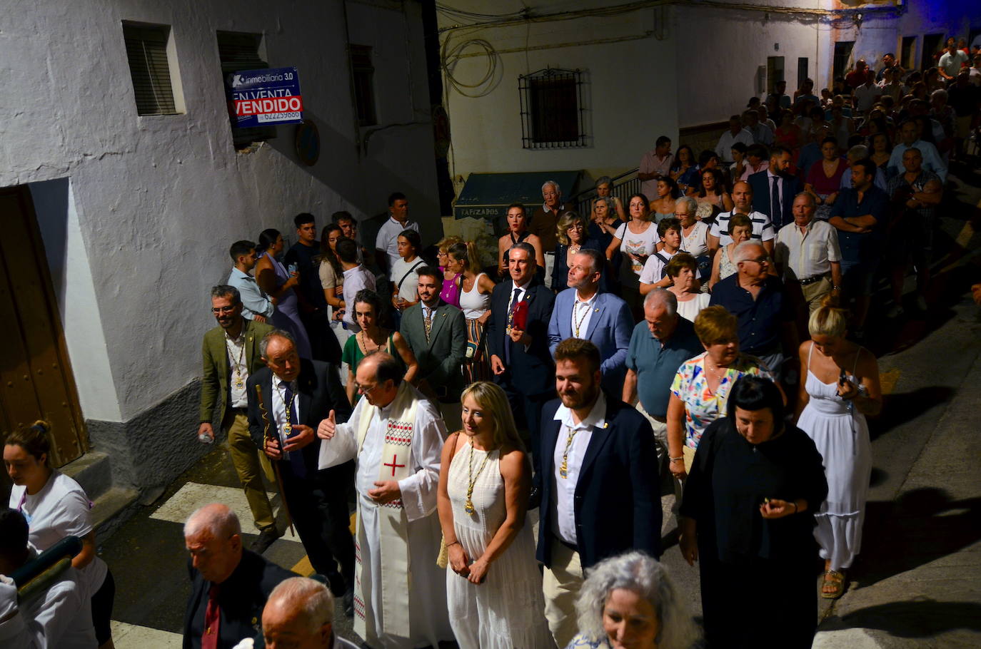 Procesión en honor a San Roque y la Virgen del Rosario en Huétor Vega