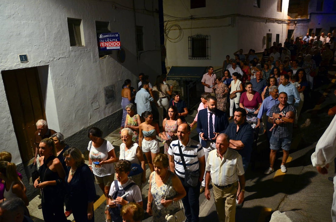 Procesión en honor a San Roque y la Virgen del Rosario en Huétor Vega