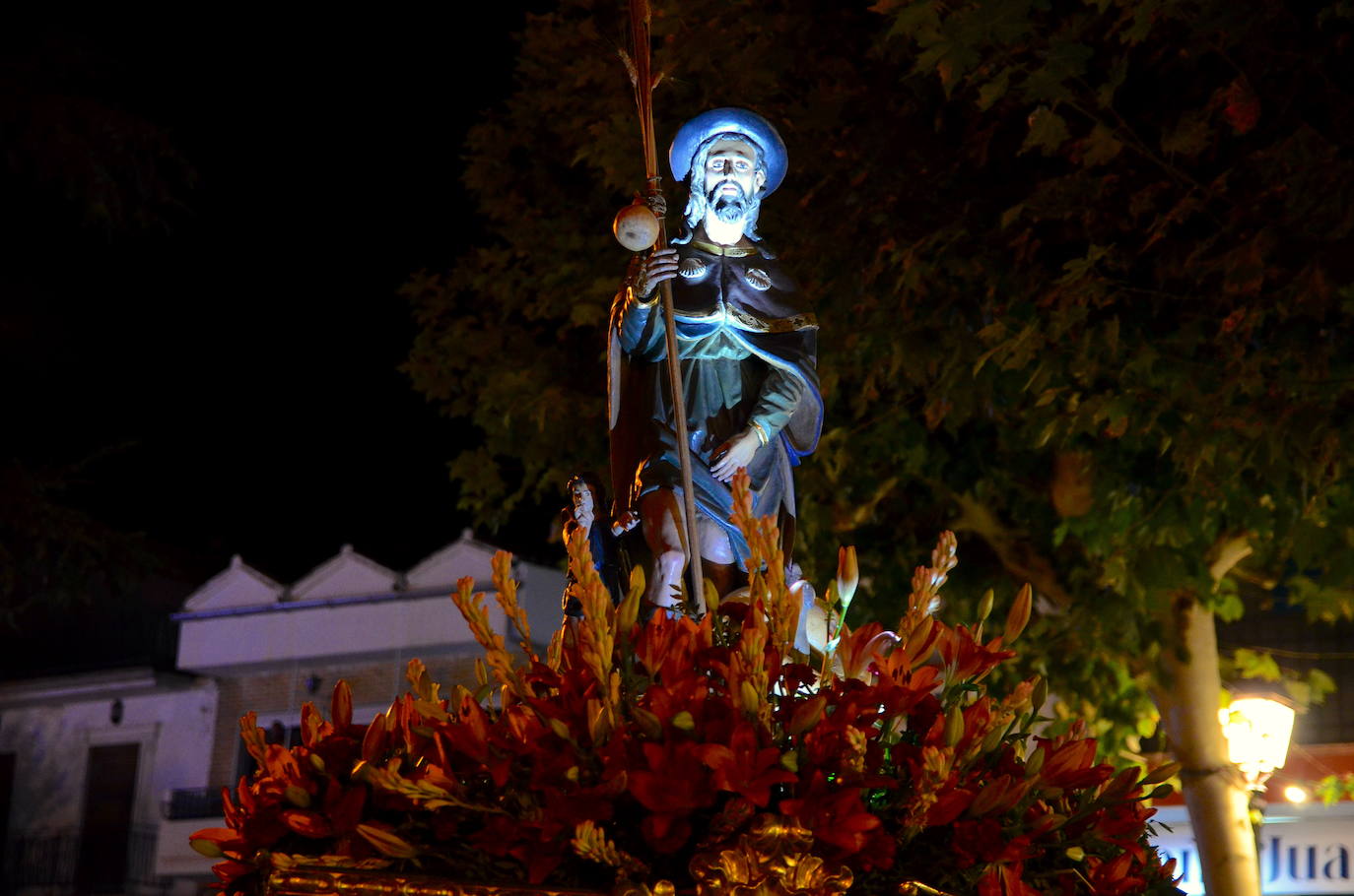 Procesión en honor a San Roque y la Virgen del Rosario en Huétor Vega