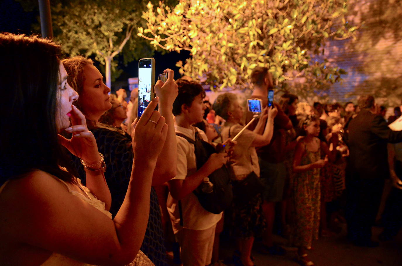 Procesión en honor a San Roque y la Virgen del Rosario en Huétor Vega