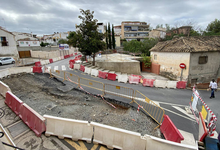 Corte de tráfico en Huétor Vega por las obras en el Mentidero