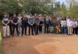 Homenaje en Huétor Vega al agente Arcos en el quinto aniversario de su muerte
