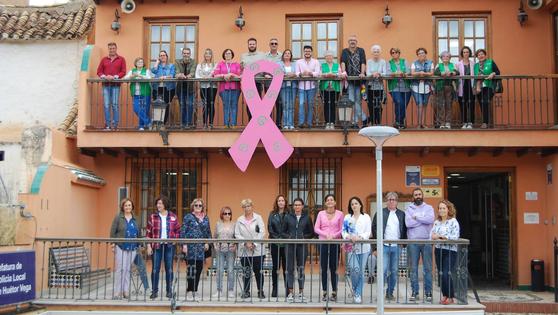 Huétor Vega, volcado con el Día Mundial contra el Cáncer de Mama