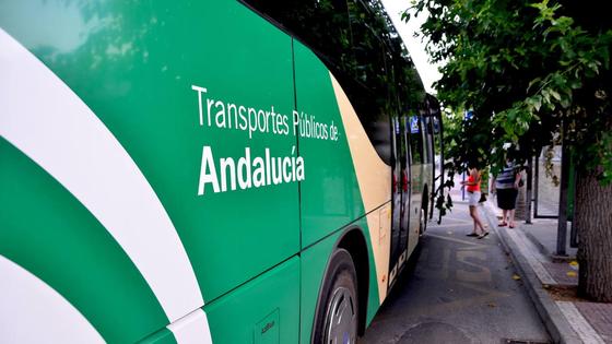 El Consorcio refuerza la línea 180 de autobús en hora punta
