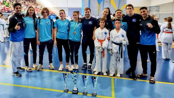 Las luchadoras hueteñas triunfan en la Supercopa de Combate de Andalucía