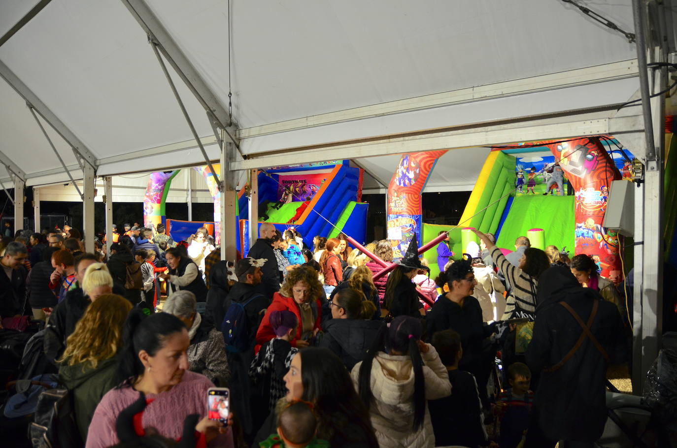 La gente de Huétor Vega se transforma en Halloween