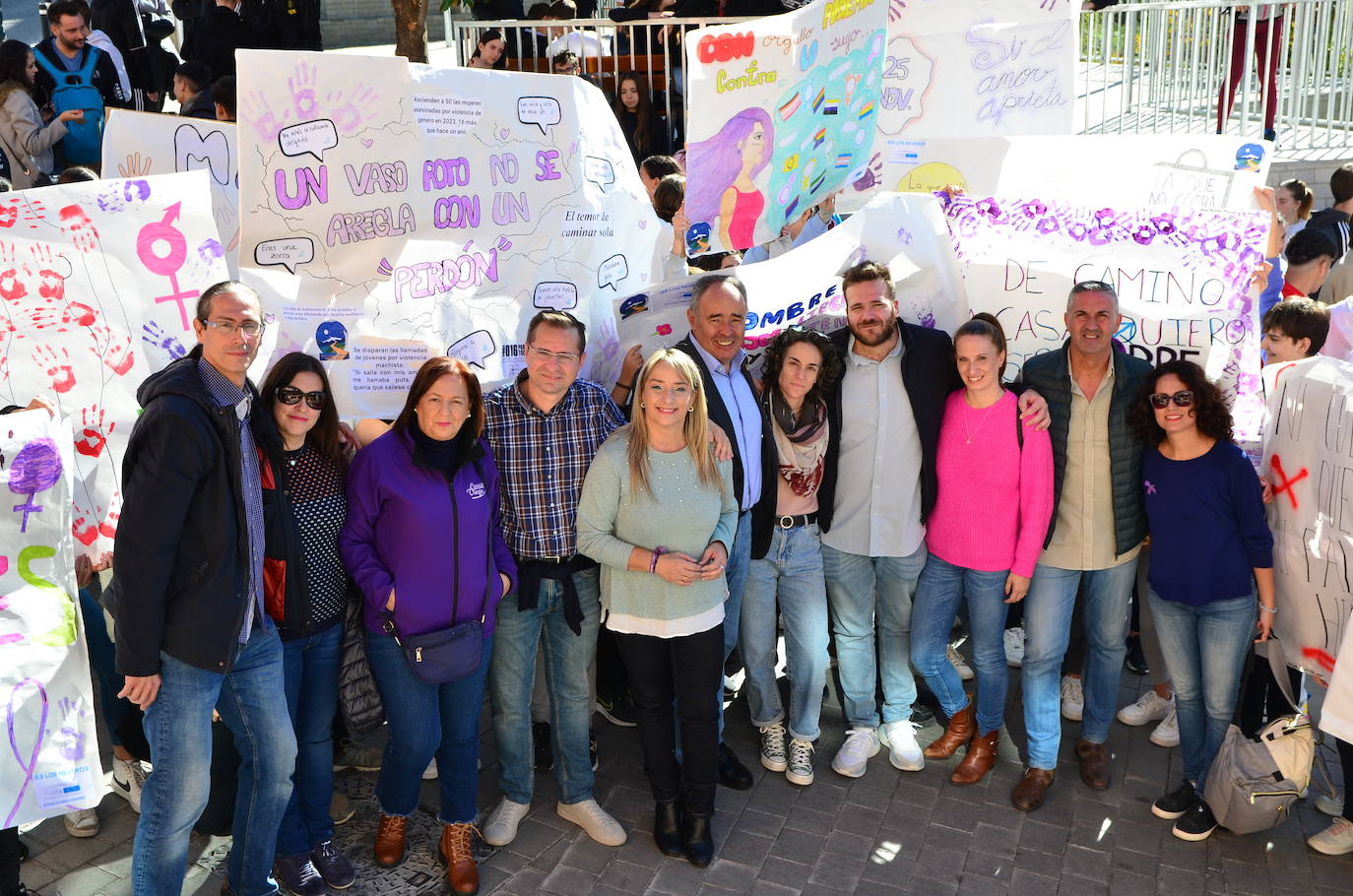 La juventud toma la voz en Huétor Vega por el 25N