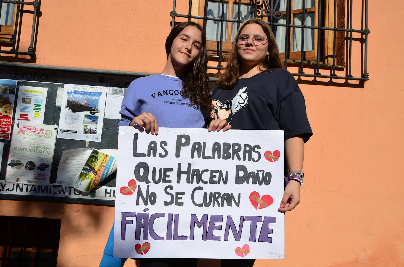 La juventud toma la voz en Huétor Vega por el 25N