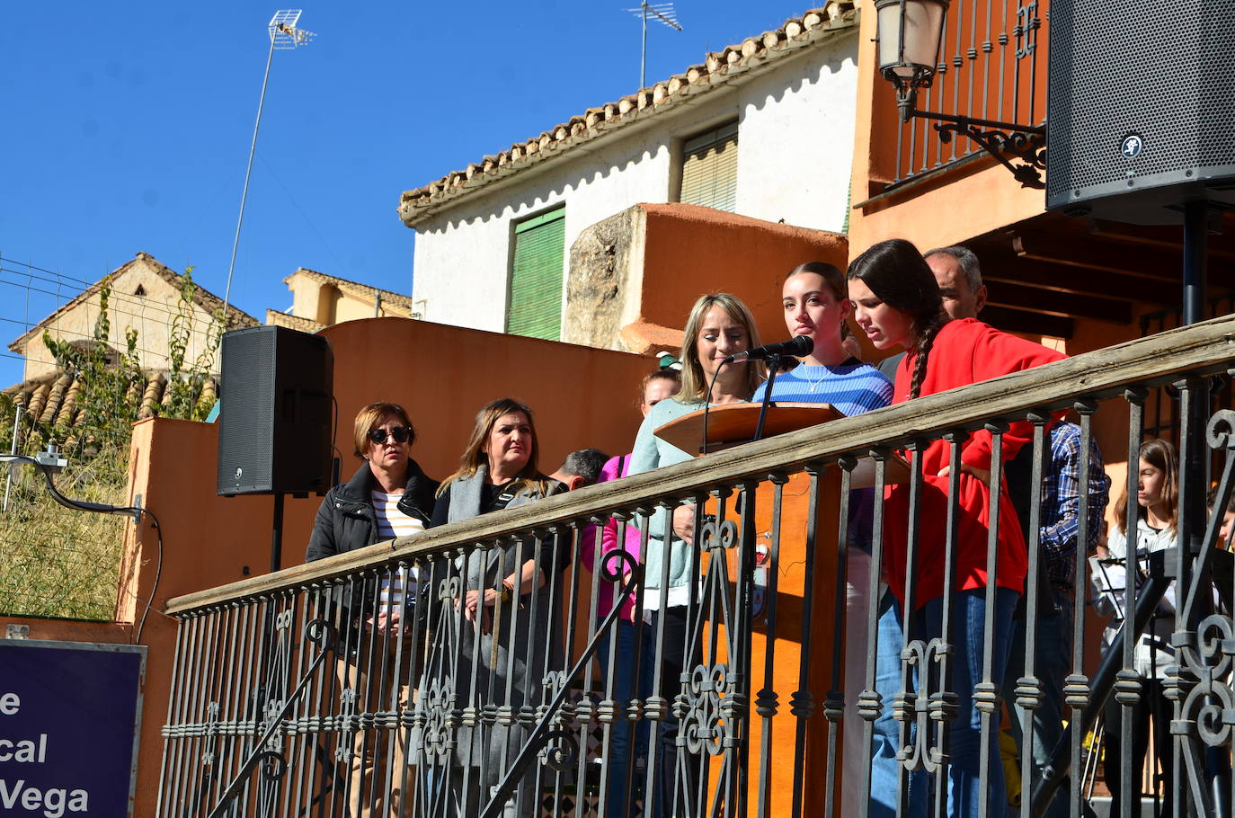 La juventud toma la voz en Huétor Vega por el 25N