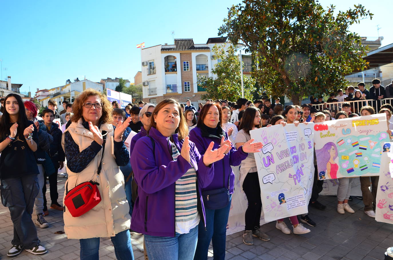 La juventud toma la voz en Huétor Vega por el 25N