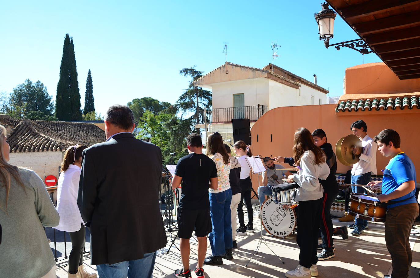 La juventud toma la voz en Huétor Vega por el 25N