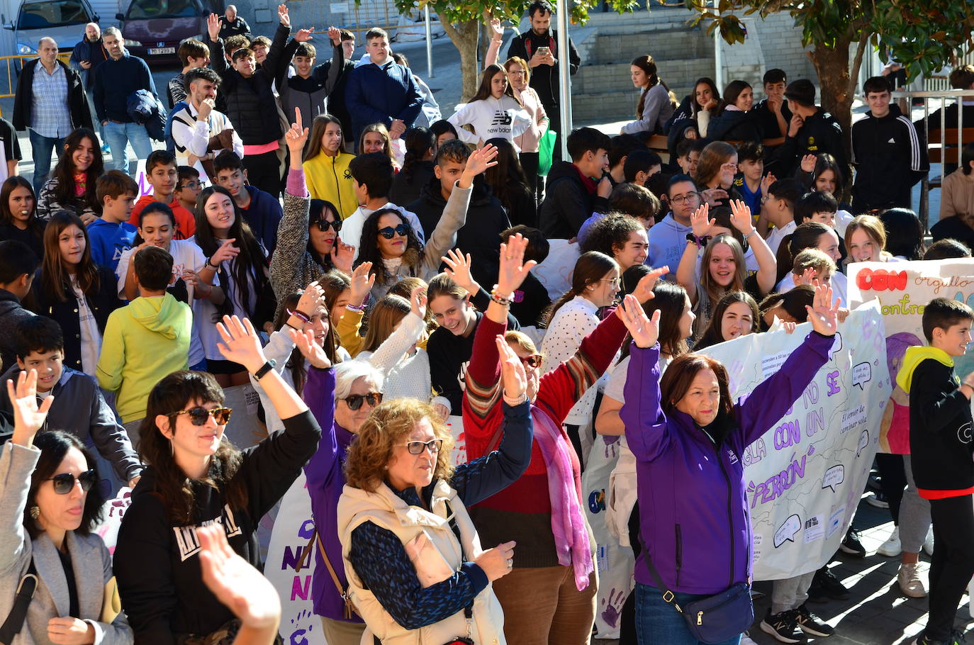 La juventud toma la voz en Huétor Vega por el 25N