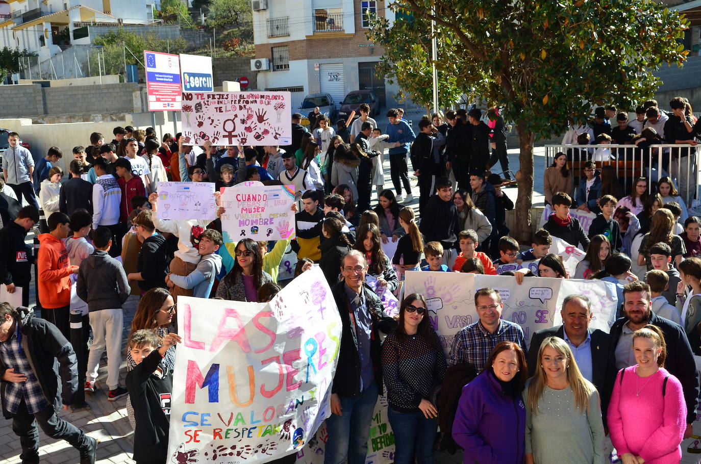 La juventud toma la voz en Huétor Vega por el 25N