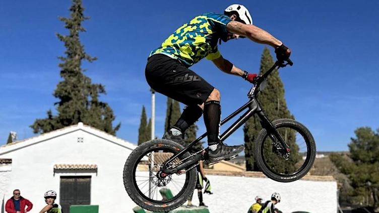 Raúl Reyes y Pablo Ruiz cumplen las expectativas en el Campeonato de Andalucía en Huétor Vega
