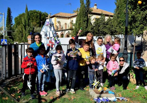 El árbol de Navidad con materiales reutilizados en Huétor Vega